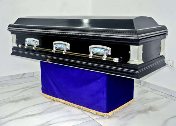Imperial casket with silver swing accessories